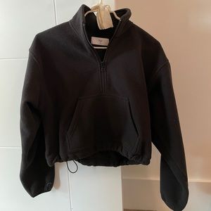 Aritzia TNA fleece cropped half zip sweatshirt
